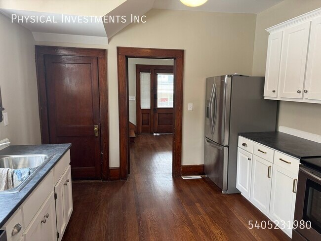 Building Photo - 1729 Moorman Ave NW
