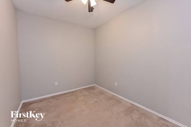 Building Photo - 14711 Myrtle Point Dr
