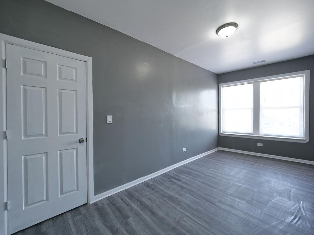 Building Photo - 346 N Laramie Ave