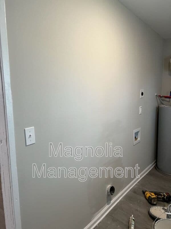 Building Photo - 214 Walnut St