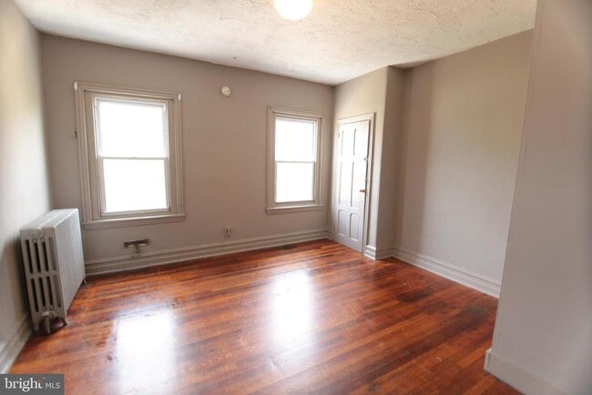 Building Photo - 1516 W Montgomery Ave