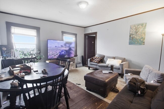 Building Photo - NT - 2342 Stratford Ave.