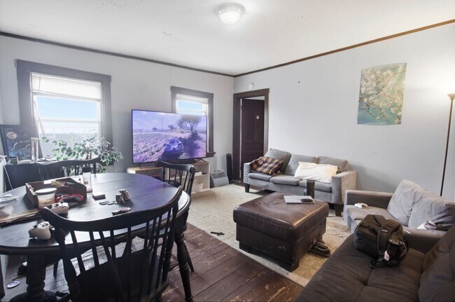 Building Photo - NT - 2342 Stratford