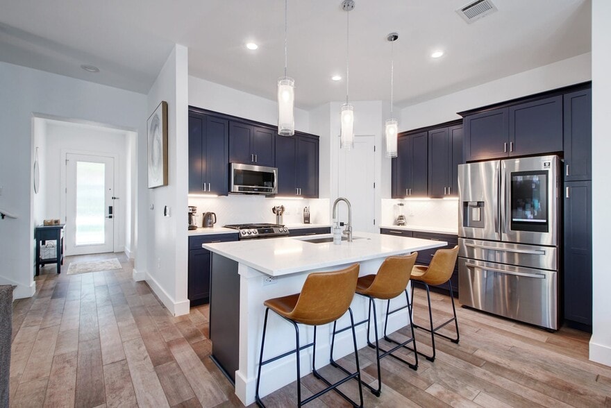 Breakfast bar - 413 W Odell St