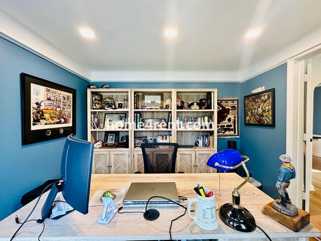 Building Photo - Charming, Prairie Village Home in a Quiet Neighborhood with Wood Floors and a Fenced Yard!