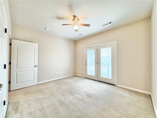 Building Photo - 2131 N Crossover Rd