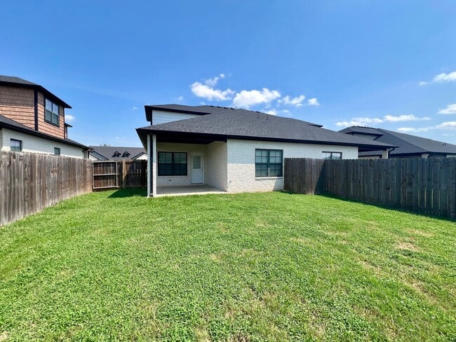 Building Photo - 9916 Landry Dr