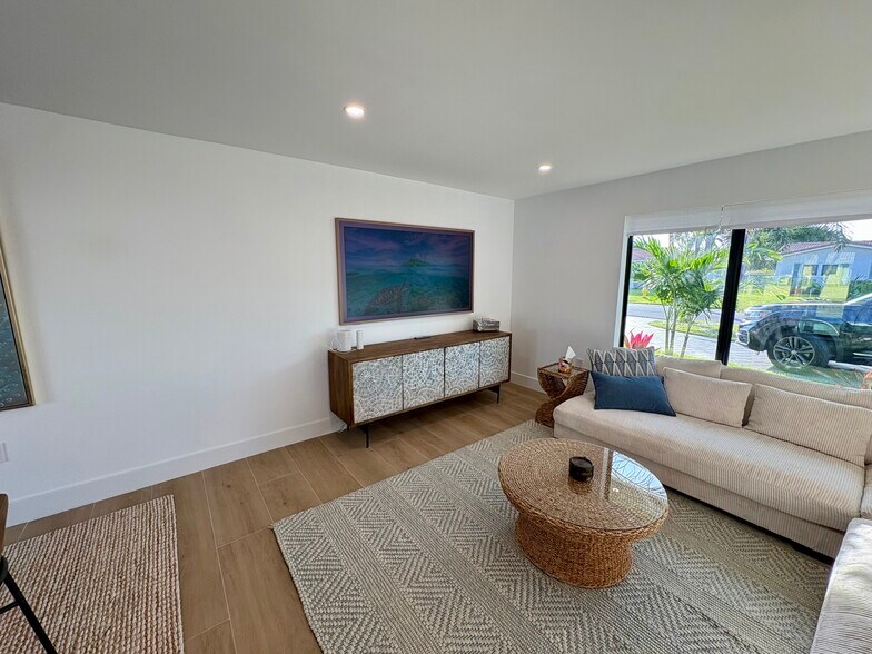 Building Photo - 4440 NE 26th Ave