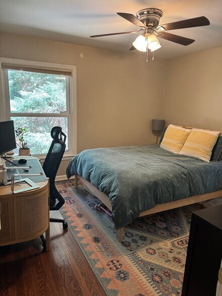 Building Photo - 2332 Tanglewood Cir NE