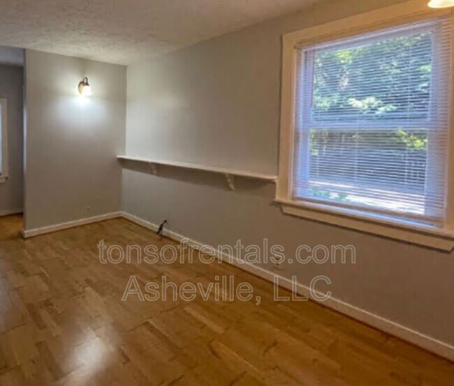 Building Photo - 1316 Hyman Ave