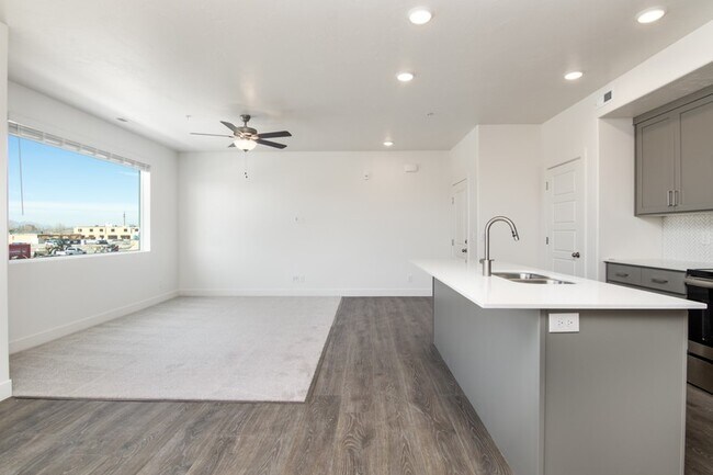 Building Photo - 362 S 1080 W