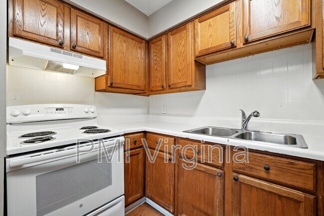 Building Photo - 1076 Dubose Dr