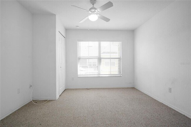 Building Photo - 4562 Yellowgold Rd E