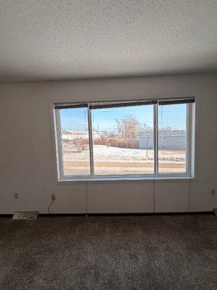 Building Photo - 1063 5th Ave NW