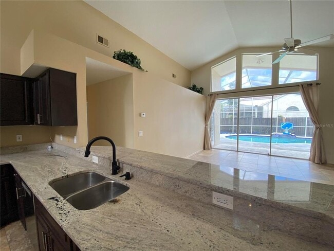 Building Photo - 9420 Bluebird Dr