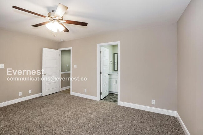 Building Photo - Limited Time Special Offer / 2 Bed/2.5 Bath Townhome with Garage / Pet-Friendly / Available Now!