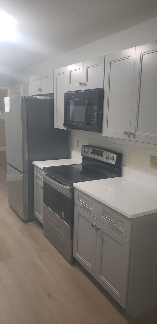 Building Photo - 4442 Golfers Dr W