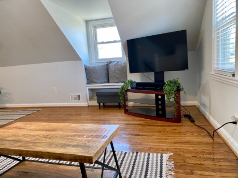 Building Photo - 3405 40th Ave