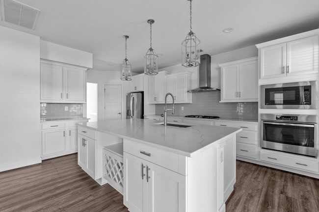 Building Photo - Exquisite 4-bedroom, 2.5-bath home located in the charming city of Chesapeake