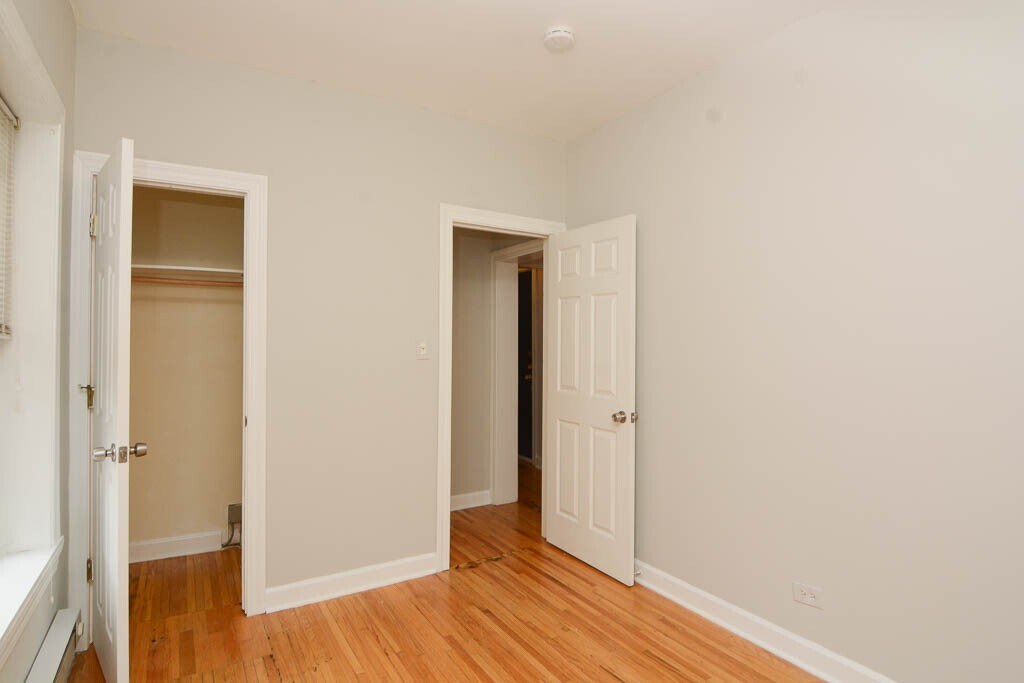 Building Photo - 714 W Barry Ave