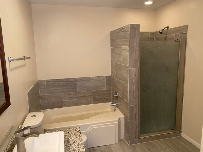 Building Photo - 3S121 Timber Dr