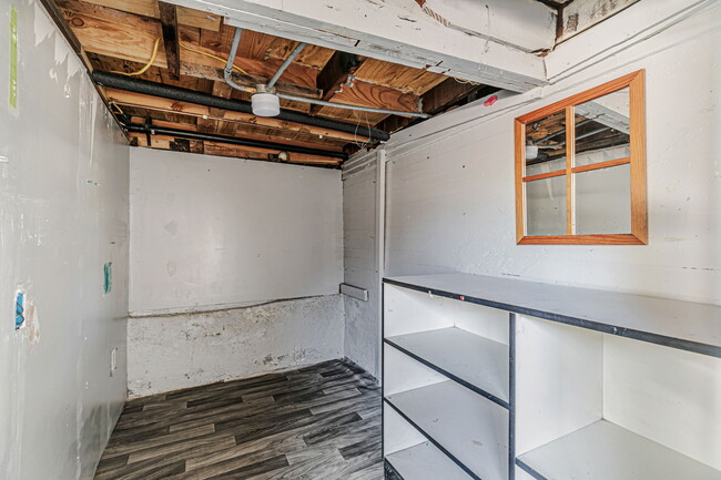 Building Photo - 1030 Vine St