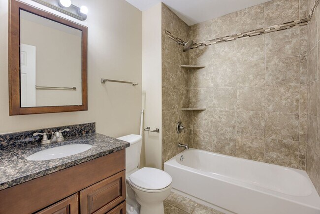 Building Photo - Spacious 3 Bedroom Duplex in the Heart of Midtown Featuring Detached Garage!!