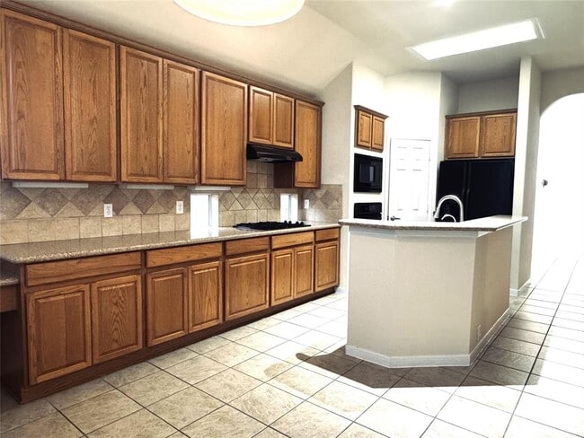 Building Photo - 2910 Sandleigh Dr