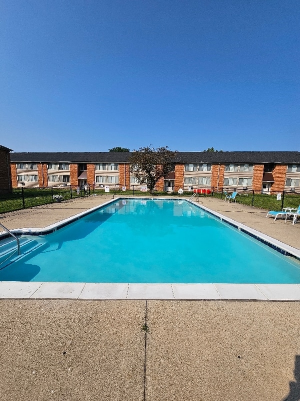 Building Photo - 1851 W 13 Mile Rd