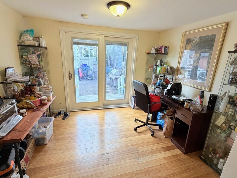 Building Photo - 6 Marie Ave