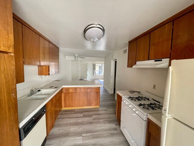Building Photo - Cute 1 Bedroom 1 Bath Townhome for Rent