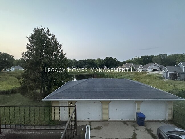 Building Photo - 912 E Lincoln Ave