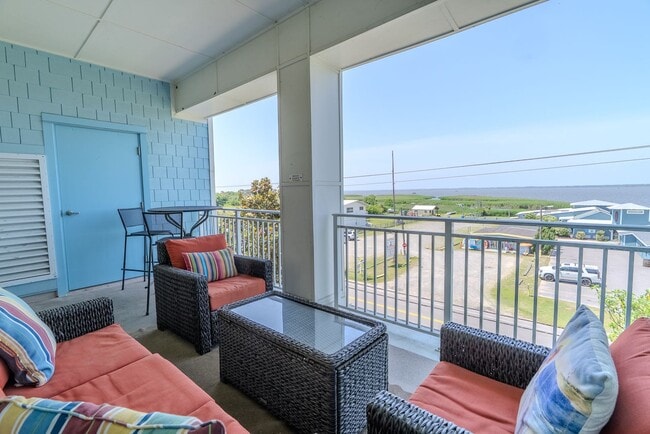 Building Photo - Sandbridge Off Season/Furnished 3 bed Read...