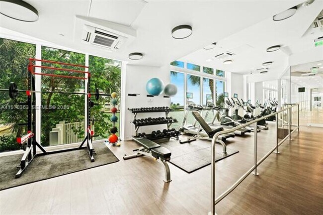 Building Photo - 601 NE 27th St