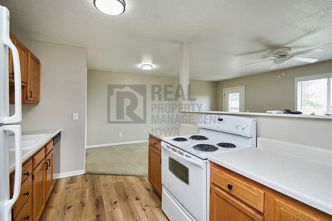 Building Photo - 2017 Vista View Dr