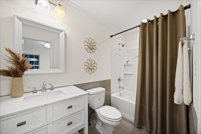 Building Photo - 3 bed, 2 bath home!