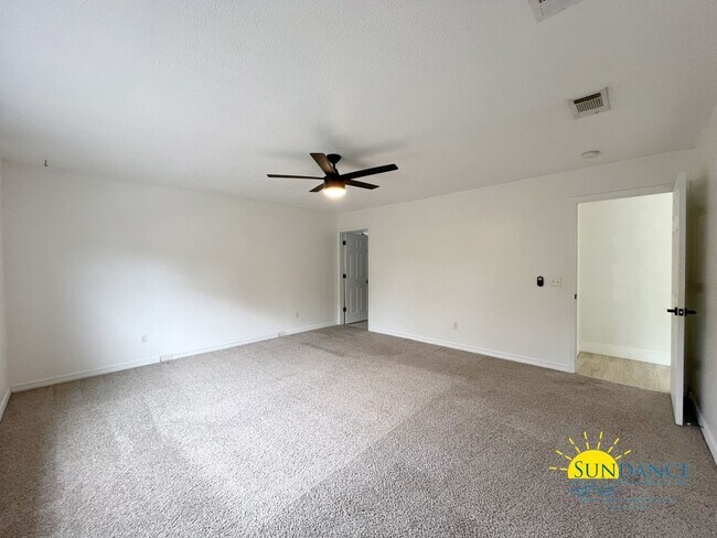 Building Photo - Charming 3-Bedroom + Office Home in Crestview, Prime Location Near I-10 & FL-85!