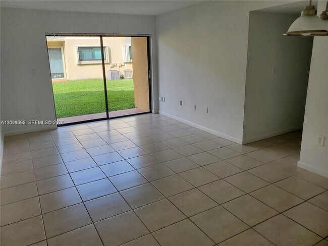 Building Photo - 7423 SW 152nd Ave