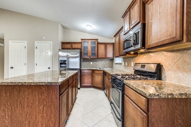 Building Photo - Immaculate Eastside 4-bedroom home in El P...