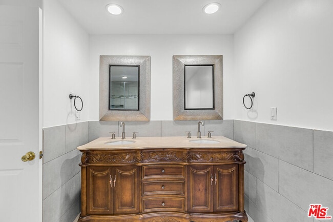 Building Photo - 19016 Wells Dr