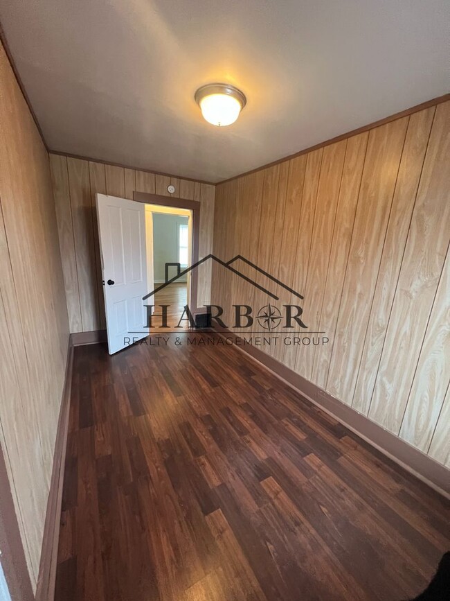 Building Photo - Family-Friendly 3 Bedroom Home with Large ...