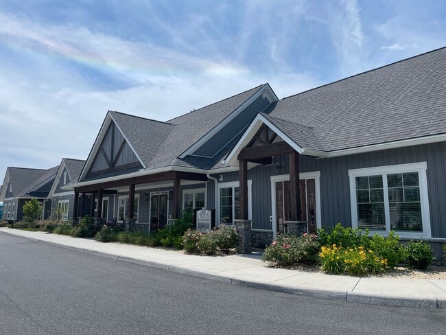 Building Photo - Heron | 3 Bed 2.5 Bath | Garage | 1800 sf | $2699-$3104 | 6, 7, 8, 9, 11, 12, 13, 14, 15 and 18 m...