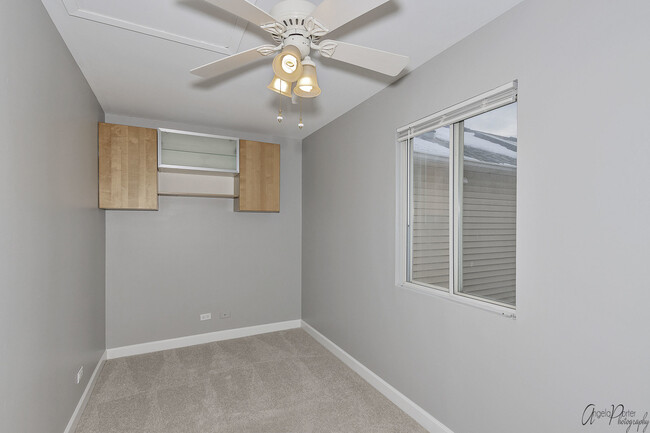Building Photo - 511 Le Parc Cir