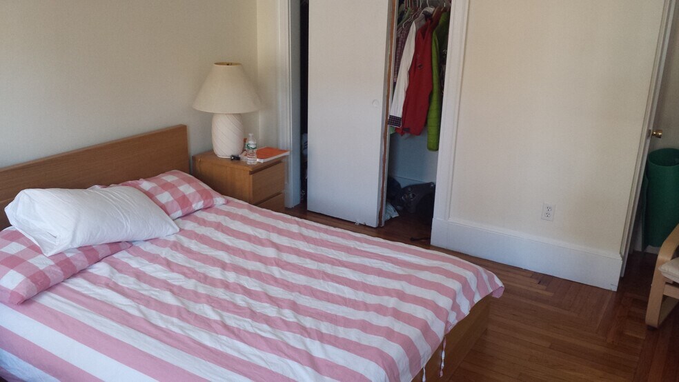 Building Photo - 17 Fairbanks St