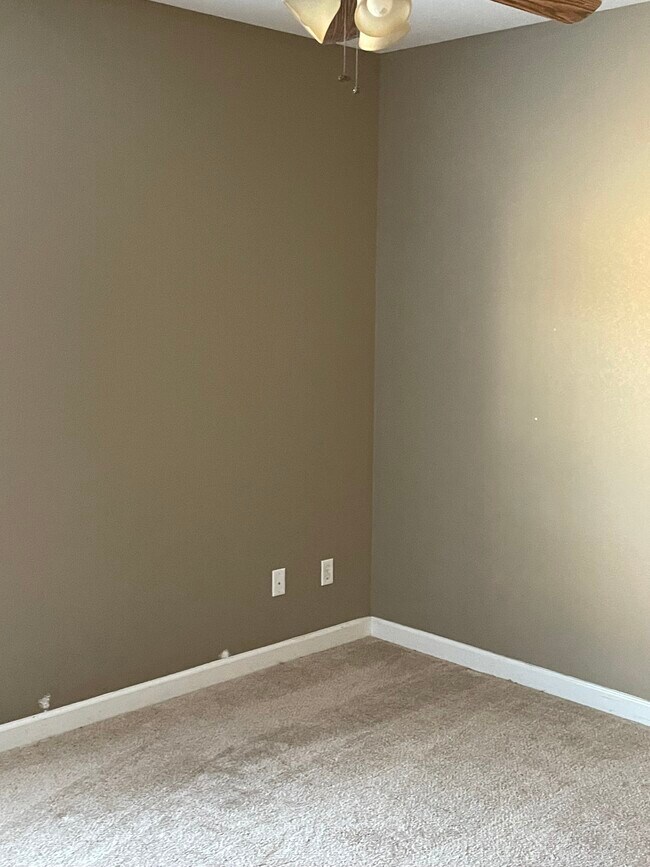 Building Photo - 2603 Redcliff Dr