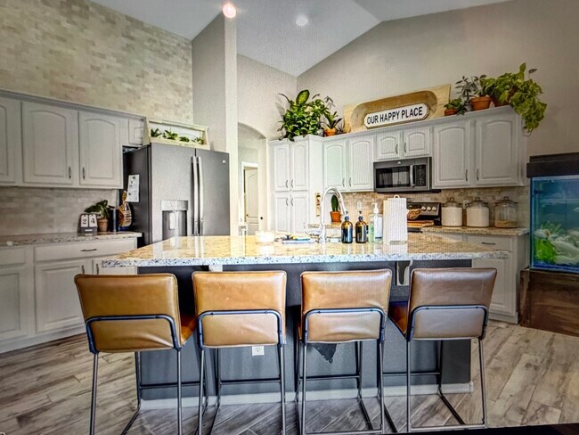 Building Photo - 2913 E Runaway Bay Pl