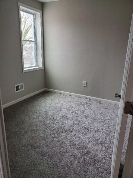 Building Photo - 709 Cator Ave
