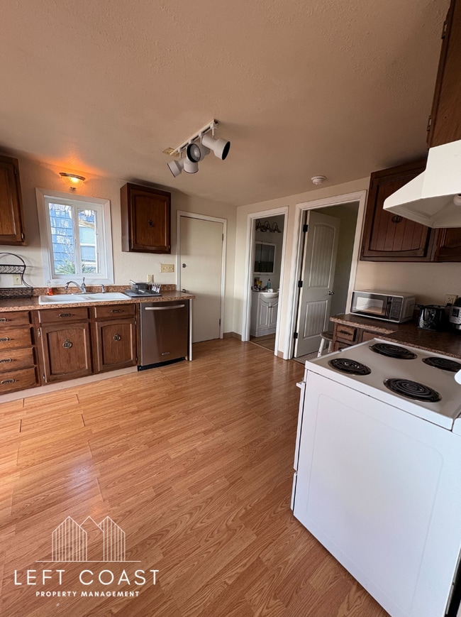 Building Photo - 1534 NE Lee Pl