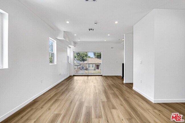 Building Photo - 10828 Hesby St