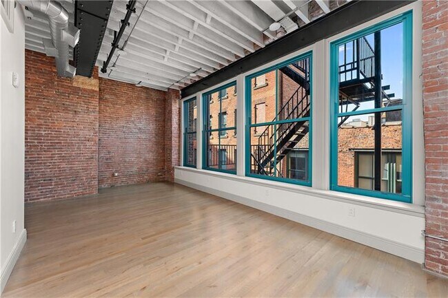 Building Photo - 915 Liberty Ave